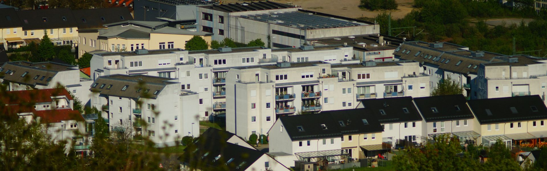 Maihälden vom Wallberg - Blick über den modernen Stadtteil